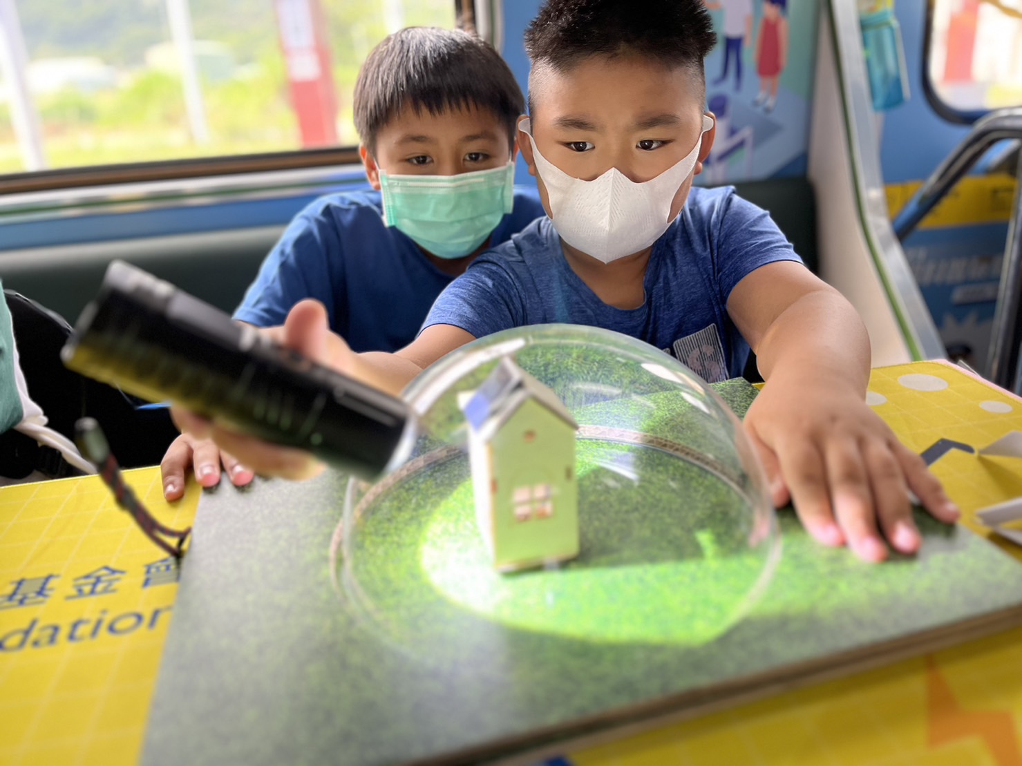jiuyou.com參與基礎科學主題車廂，以STEAM教學精神，設計「逐日科學家」、「太陽能工程師」以及「淨零建築師」三大能源科普課程和實驗